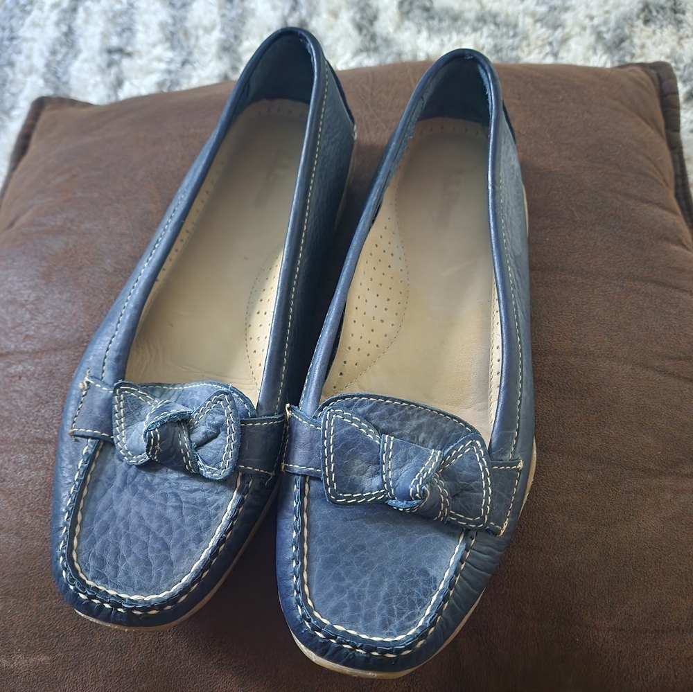 L.L. Bean womens sz 9 Wide navy loafers